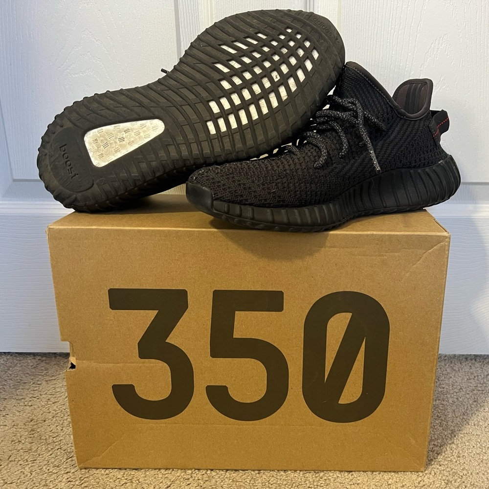 YEEZY BOOST 350 V2 Black non Reflective Size 9.5 Men. (FU9006)